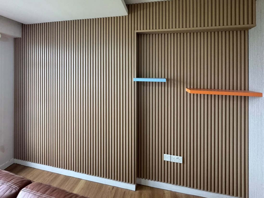 Fluted panel wall with floating shelves in a study